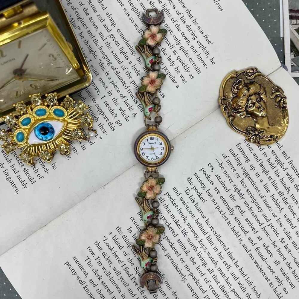 Vintage Silver Tone Flower and Hummingbird Charm Women's Watch